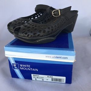 White Mountain women’s black leather clogs sz 8 M